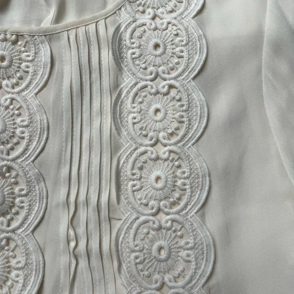 Loft blouse women’s L cream medallion lace 3/4 bell sleeve lacy crochet ruffle - Picture 3 of 9